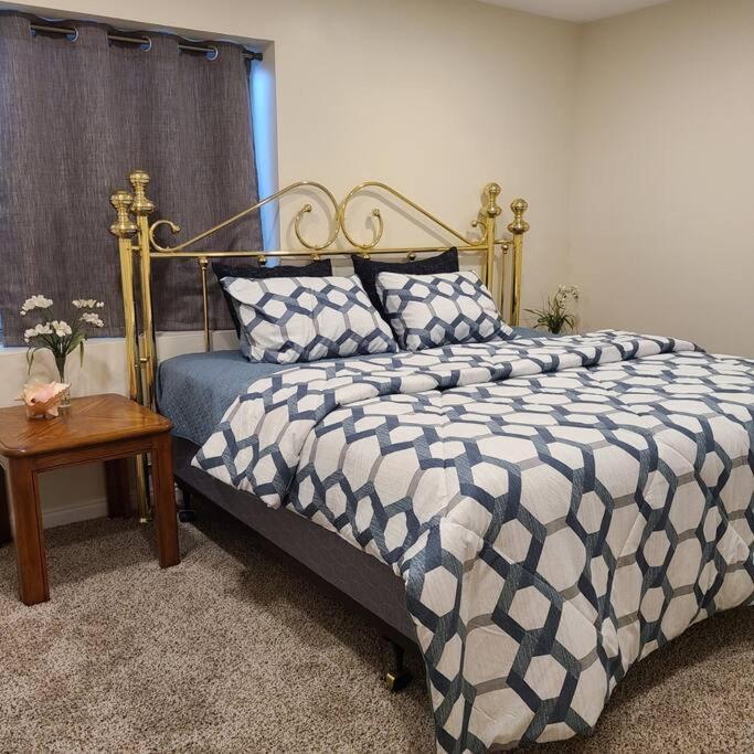 Вилла Entire Huge Basement! Fast Wifi! Private Entrance! Солт-Лейк-Сити Экстерьер фото